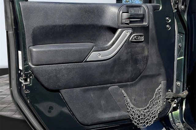 2011 Jeep Wrangler Unlimited 4WD 4dr Sahara - 22941354 - 8