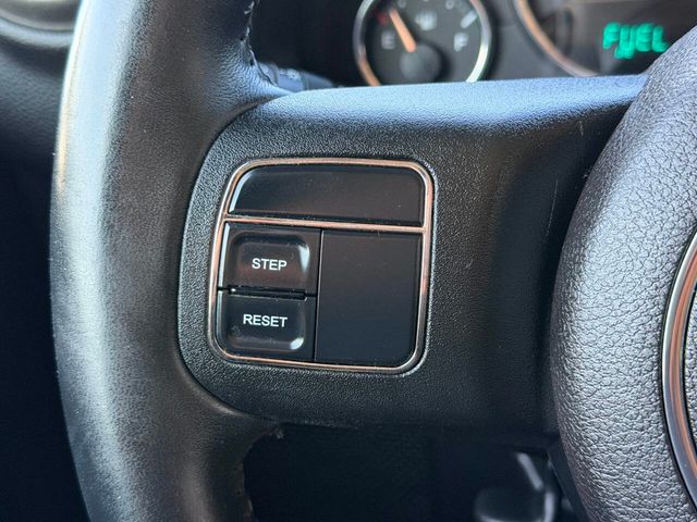 2011 Jeep Wrangler Unlimited 4WD 4dr Sport - 23033650 - 29