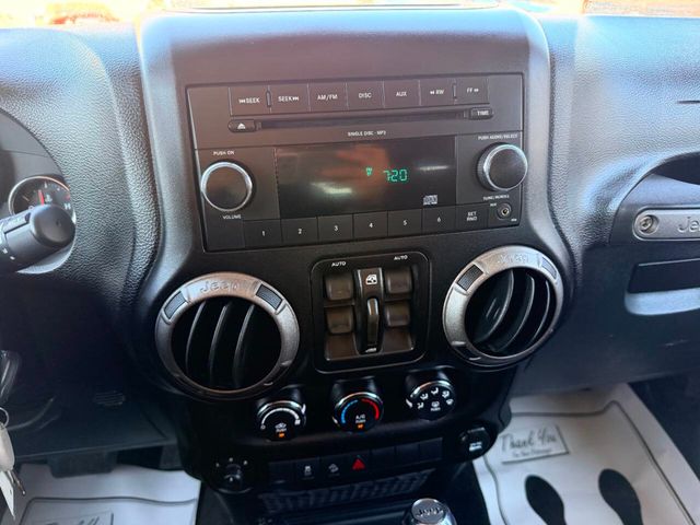 2011 Jeep Wrangler Unlimited 4WD 4dr Sport - 23033650 - 32