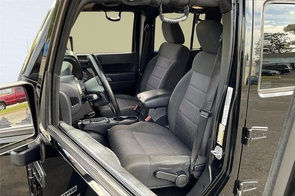 2011 Jeep Wrangler Unlimited Sport photo 10