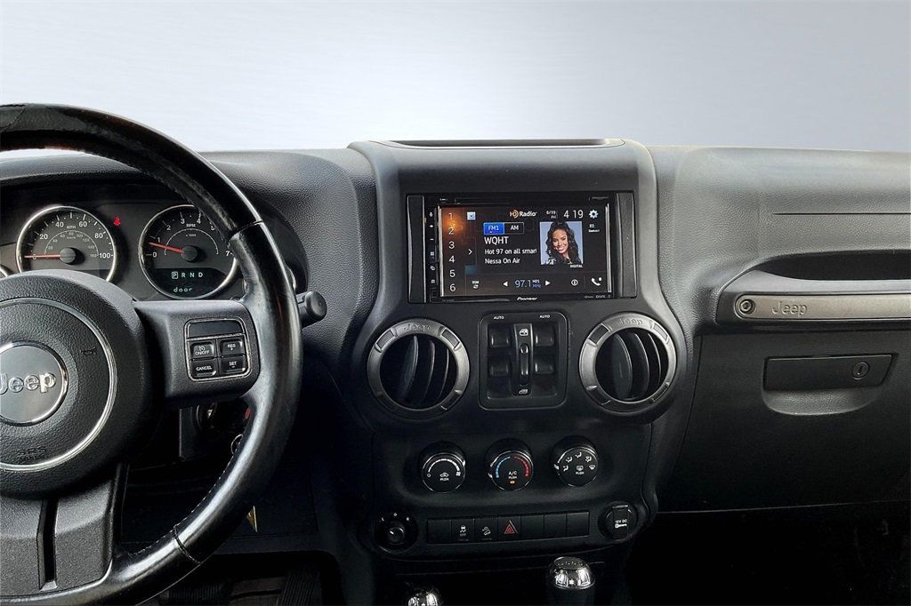 2011 Jeep Wrangler Unlimited Sport photo 23