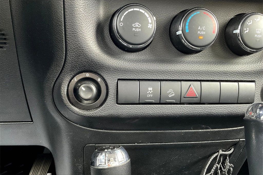 2011 Jeep Wrangler Unlimited Sport photo 27