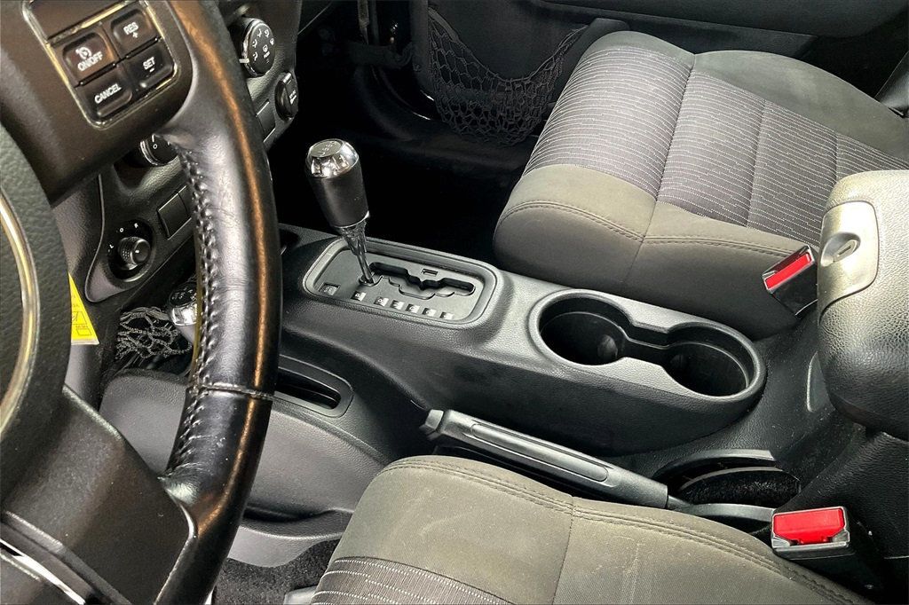 2011 Jeep Wrangler Unlimited Sport photo 28
