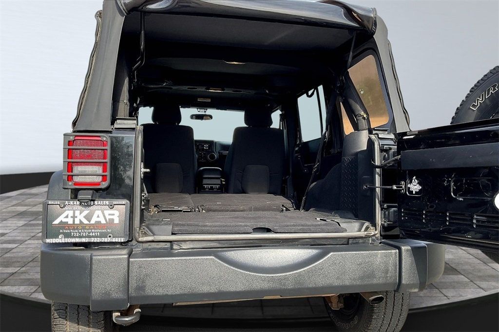 2011 Jeep Wrangler Unlimited Sport photo 32