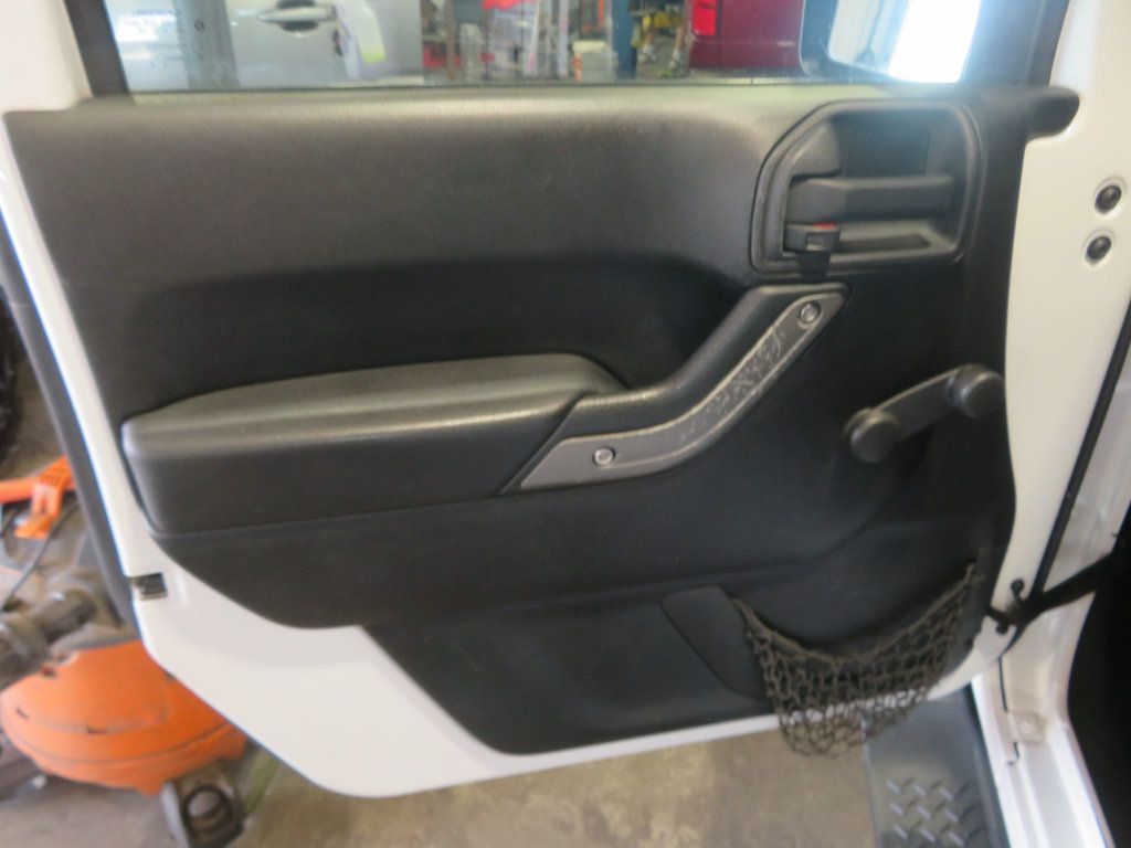 2011 Jeep Wrangler Unlimited 4X34 WRANGLER HARD TOP SPORT 31 SERVICE RECORDS EXTRA CLEAN  - 23030431 - 15