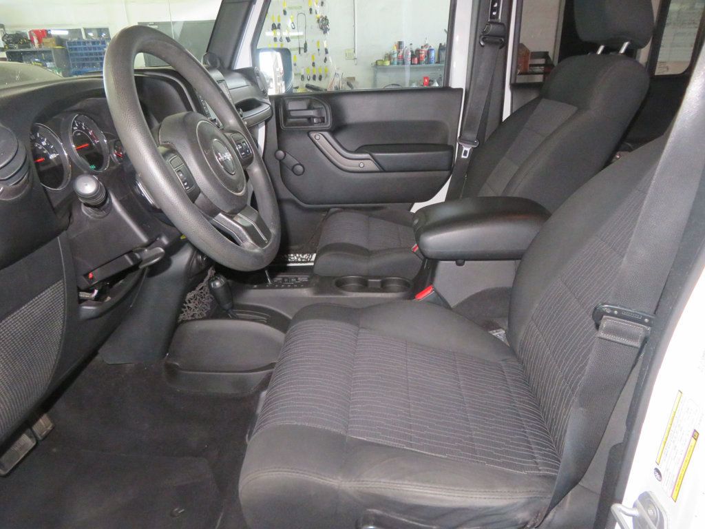 2011 Jeep Wrangler Unlimited 4X34 WRANGLER HARD TOP SPORT 31 SERVICE RECORDS EXTRA CLEAN  - 23030431 - 16