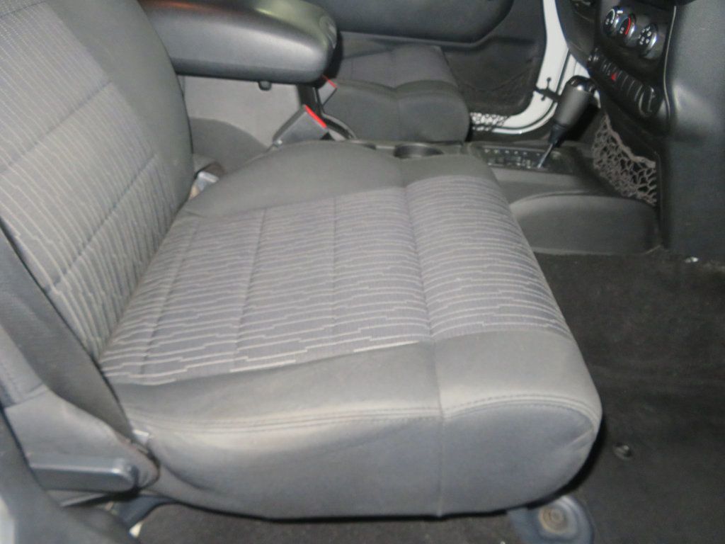 2011 Jeep Wrangler Unlimited 4X34 WRANGLER HARD TOP SPORT 31 SERVICE RECORDS EXTRA CLEAN  - 23030431 - 33