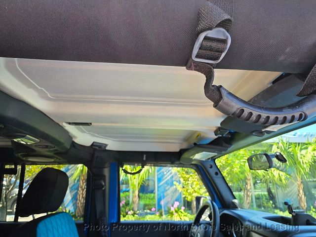 2011 Jeep Wrangler Unlimited Custom Jeep 4 Door - 23024742 - 23