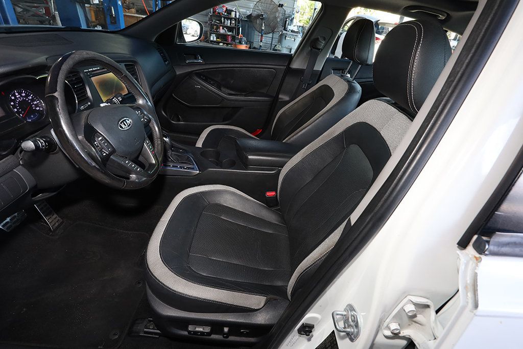 2011 Kia Optima SX photo 12