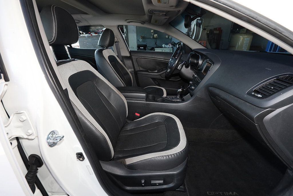 2011 Kia Optima SX photo 14