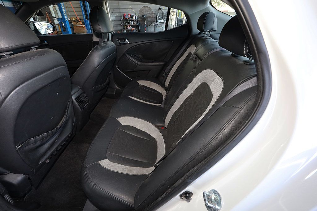 2011 Kia Optima SX photo 16