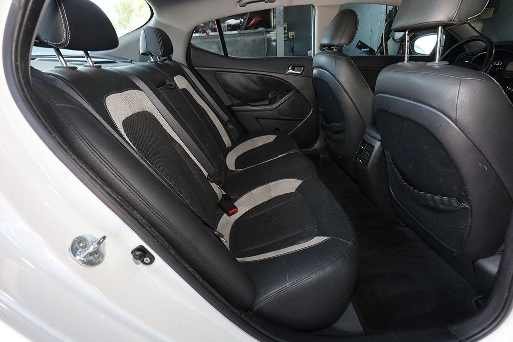 2011 Kia Optima SX photo 17
