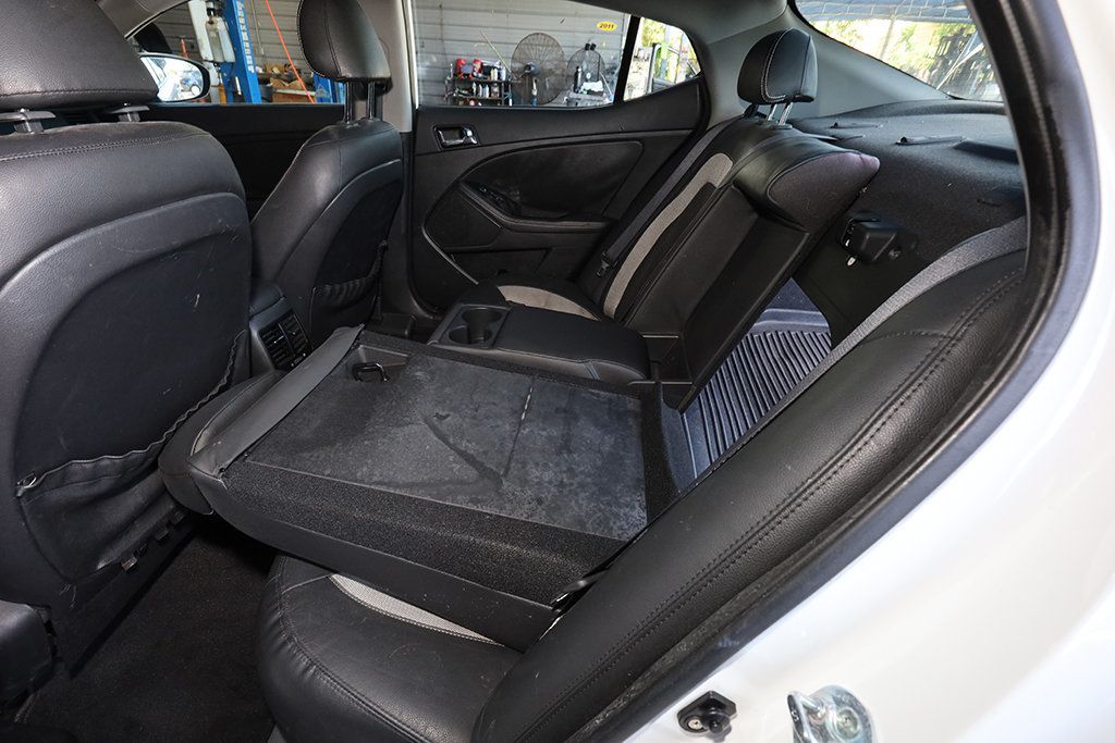2011 Kia Optima SX photo 19