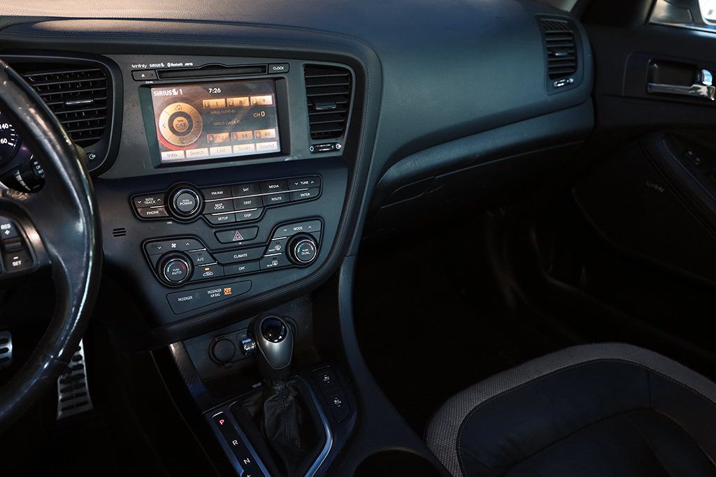 2011 Kia Optima SX photo 24