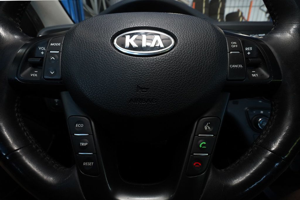 2011 Kia Optima SX photo 26