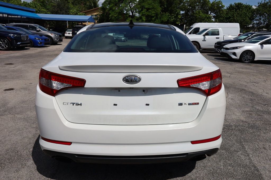 2011 Kia Optima SX photo 9