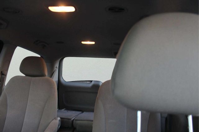 2011 Kia Sedona 4dr LWB LX - 22993348 - 8