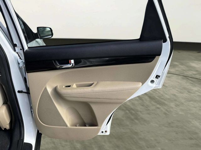 2011 Kia Sorento 2WD 4dr I4 LX - 22983736 - 14