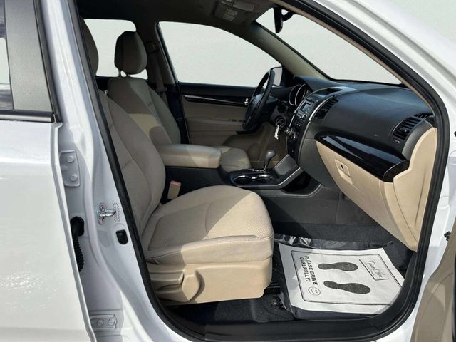 2011 Kia Sorento 2WD 4dr I4 LX - 22983736 - 19