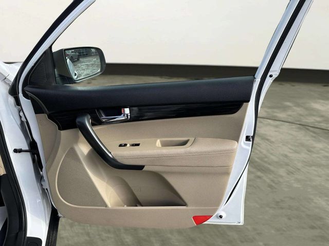 2011 Kia Sorento 2WD 4dr I4 LX - 22983736 - 20