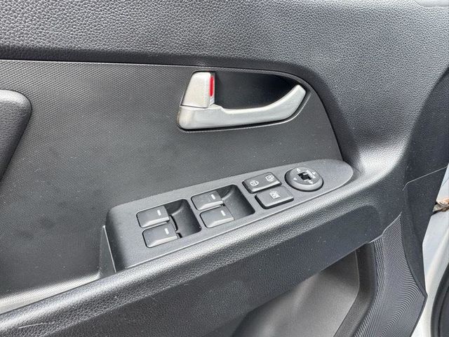 2011 Kia Sportage 2WD 4dr LX - 22999295 - 11