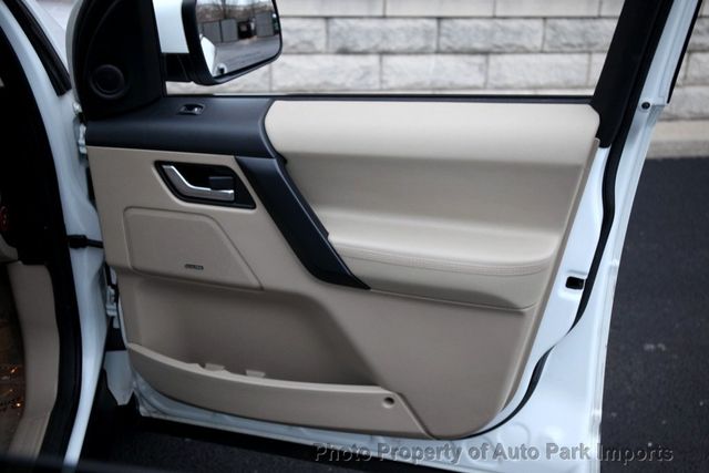 2011 Land Rover LR2 AWD 4dr HSE - 22984987 - 40