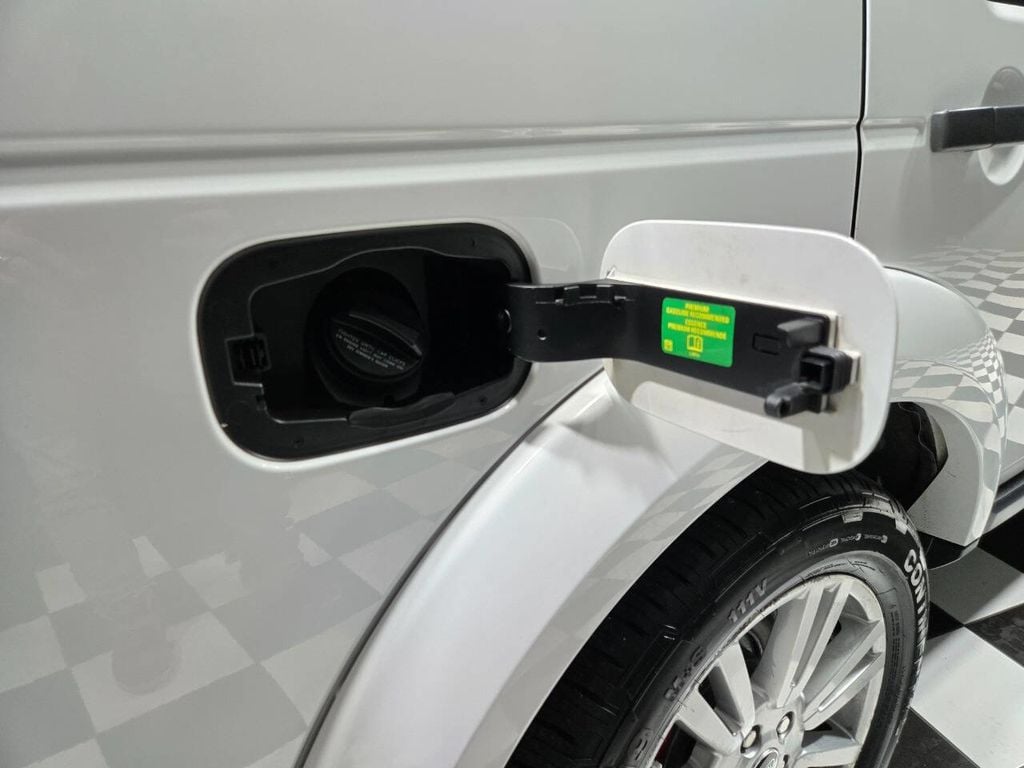 2011 Land Rover LR4 Base 4x4 4dr SUV - 22970264 - 29