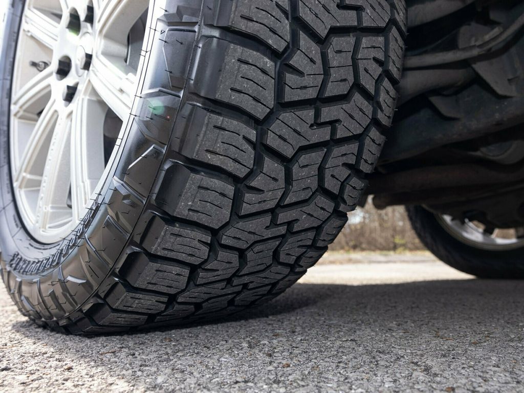 2011 Land Rover LR4 Custom, HSE, New Timing Chains, Johnson Rods, OEM Drop Hitch - 22936837 - 81