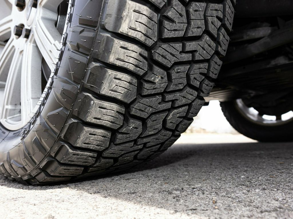 2011 Land Rover LR4 Custom, HSE, New Timing Chains, Johnson Rods, OEM Drop Hitch - 22936837 - 85