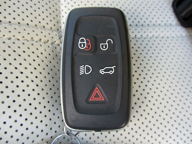 2011 Land Rover Range Rover 4WD 4dr HSE LUX - 20425797 - 18