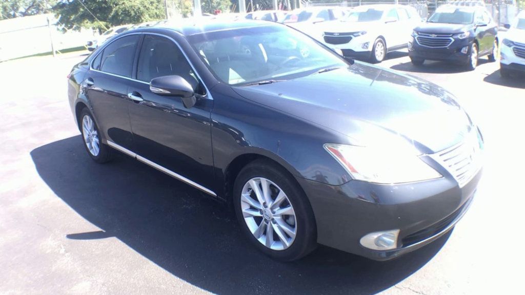 2011 Lexus ES 350 photo 2
