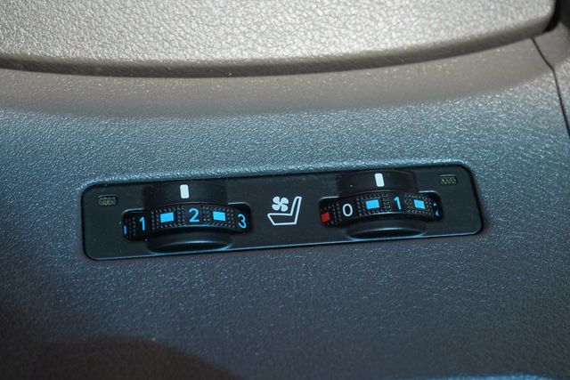 2011 Lexus ES 350 4dr Sedan - 23039886 - 16