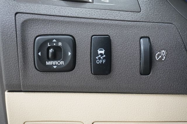 2011 Lexus ES 350 4dr Sedan - 23039886 - 18