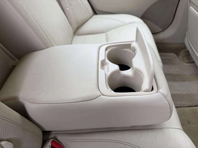 2011 Lexus ES 350 4dr Sedan - 22970617 - 24