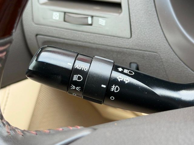 2011 Lexus ES 350 4dr Sedan - 22970617 - 32