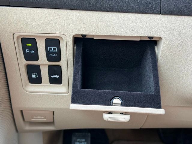 2011 Lexus ES 350 4dr Sedan - 22970617 - 35