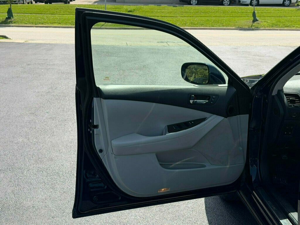 2011 Lexus ES 350 4dr Sedan - 22959430 - 17