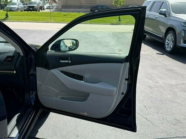 2011 Lexus ES 350 4dr Sedan - 22959430 - 18