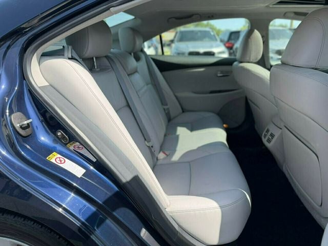 2011 Lexus ES 350 4dr Sedan - 22959430 - 19