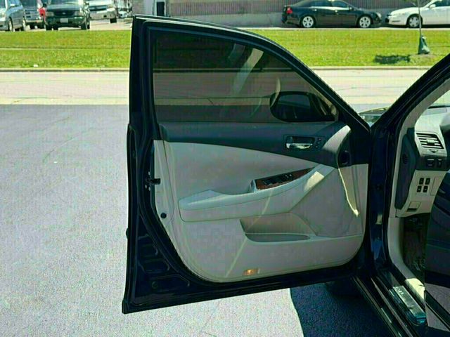 2011 Lexus ES 350 4dr Sedan - 23037133 - 17