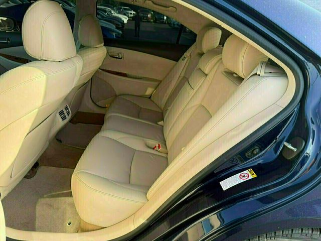 2011 Lexus ES 350 4dr Sedan - 23037133 - 19