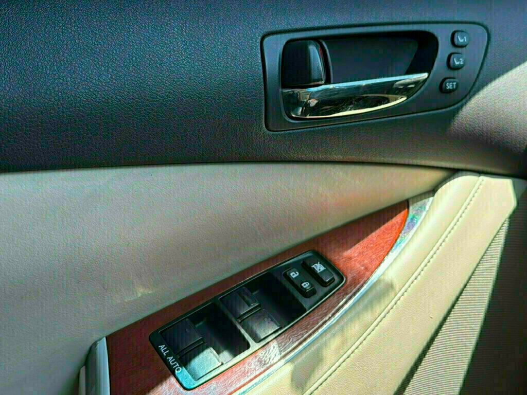 2011 Lexus ES 350 4dr Sedan - 23037133 - 30