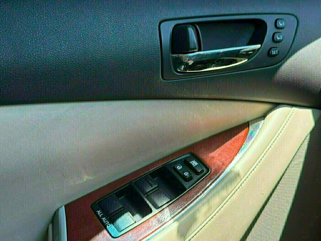 2011 Lexus ES 350 4dr Sedan - 23037133 - 30