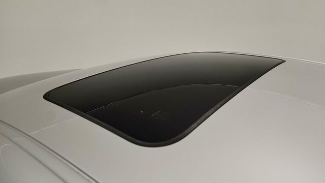 2011 Lexus ES 350 4dr Sedan w/ Heated & Ventilated Seats, Intuitive Parking Assist - 23003588 - 9