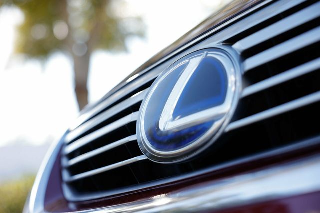 2011 Lexus GS 450h 4dr Sedan Hybrid - 22656232 - 28