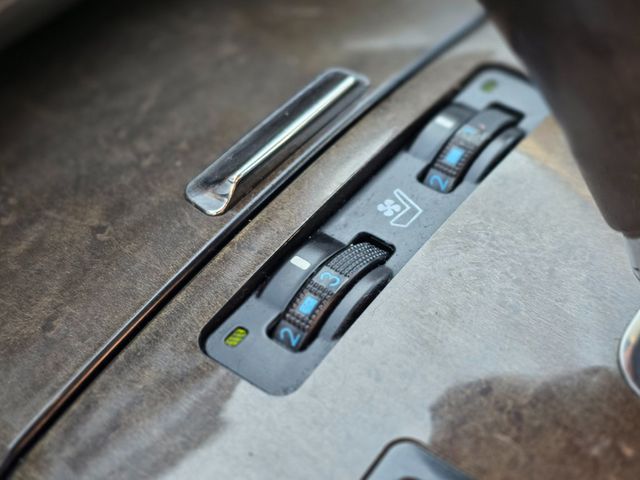 2011 Lexus IS 250 4dr Sport Sedan Automatic RWD - 22979323 - 25