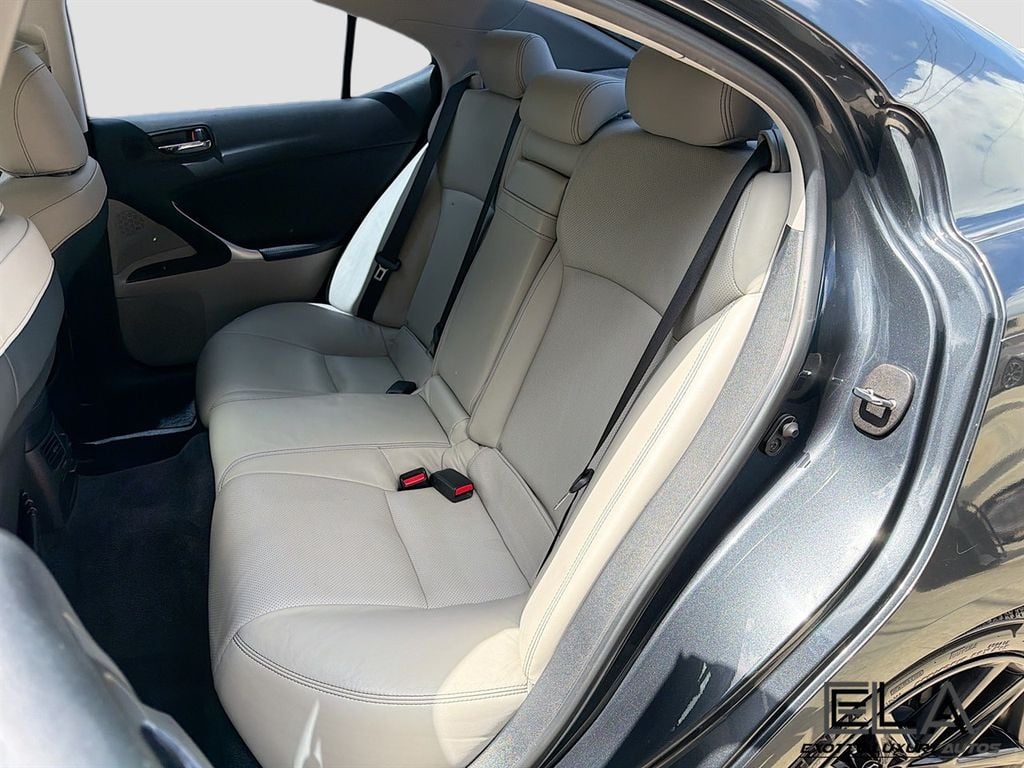 2011 Lexus IS 350 4dr Sedan RWD - 23041741 - 25