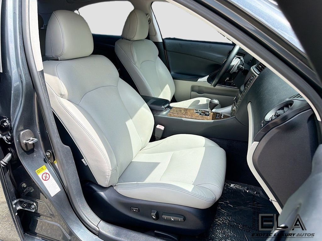 2011 Lexus IS 350 4dr Sedan RWD - 23041741 - 31
