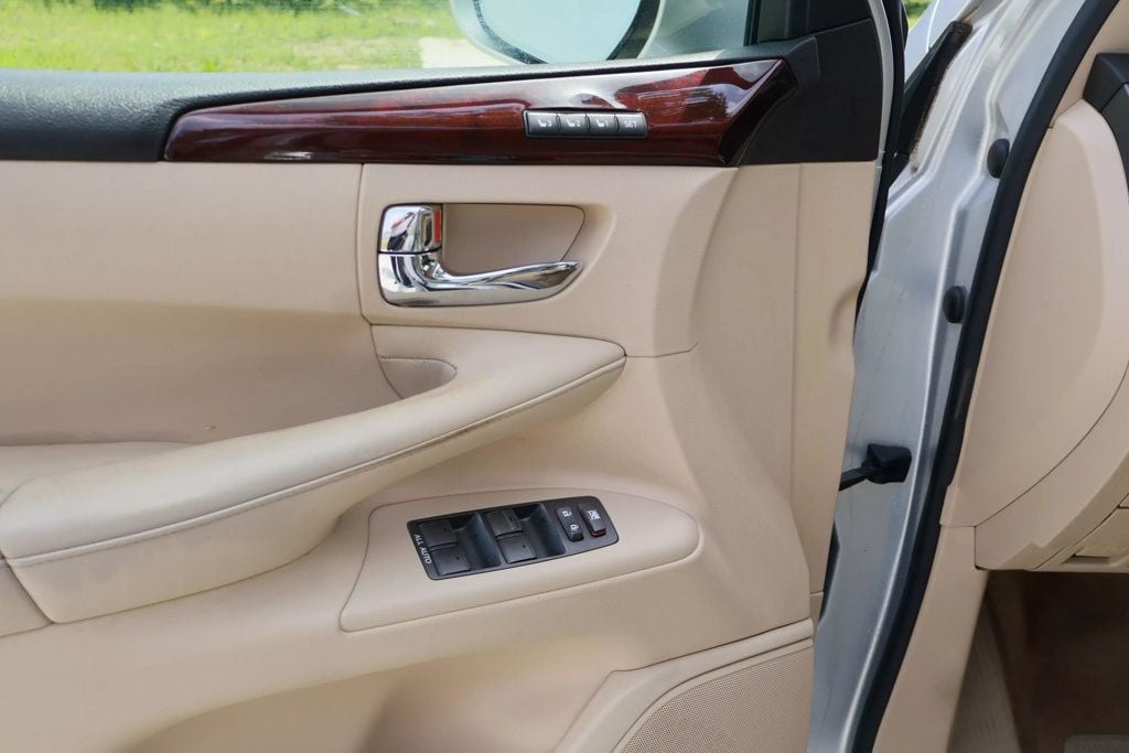 2011 Lexus LX 2011 LX 570, V8, NAVI, MARK LEVINSON, 3RD ROW, SUNROOF, HID LTS! - 22835219 - 17