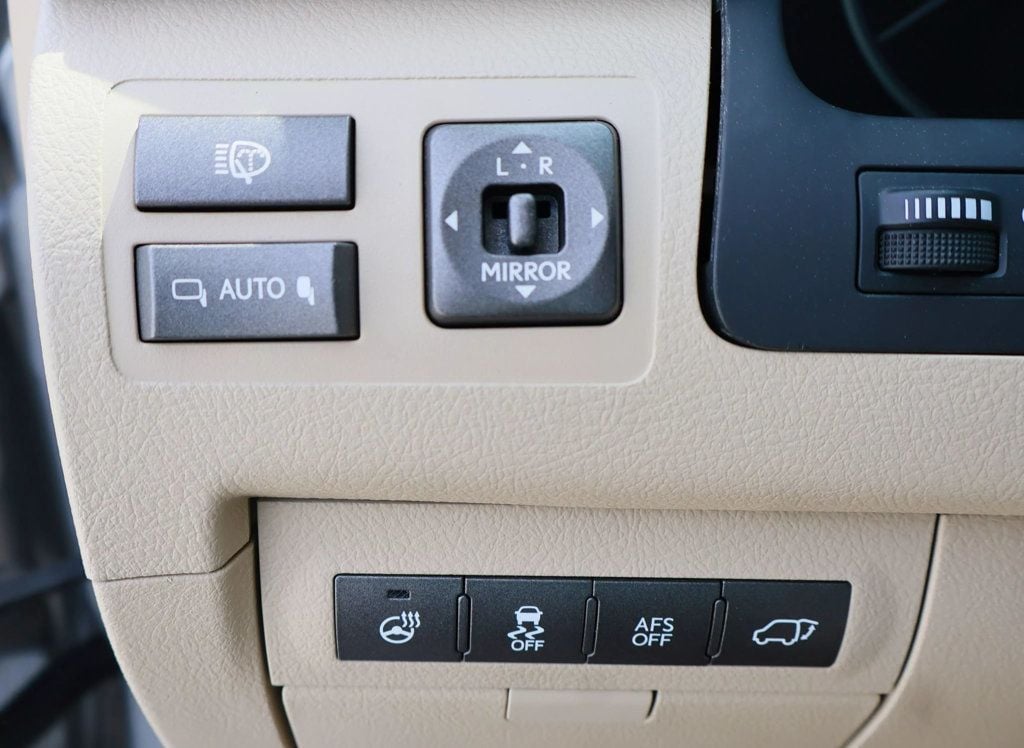 2011 Lexus LX 2011 LX 570, V8, NAVI, MARK LEVINSON, 3RD ROW, SUNROOF, HID LTS! - 22835219 - 22